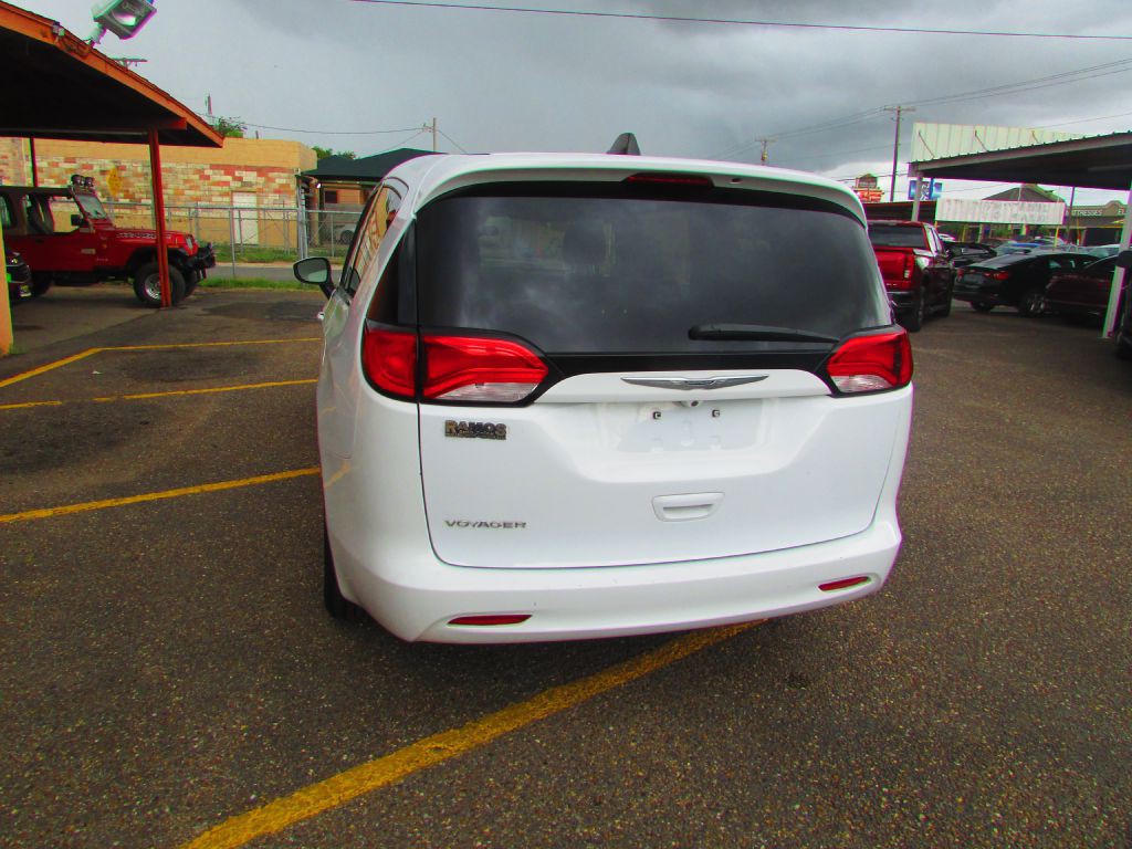 2022 Chrysler Voyager Image 7