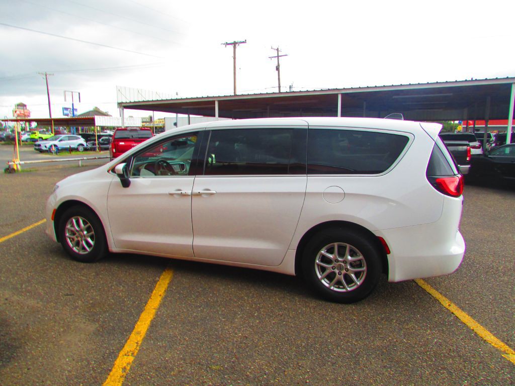 2022 Chrysler Voyager Image 9
