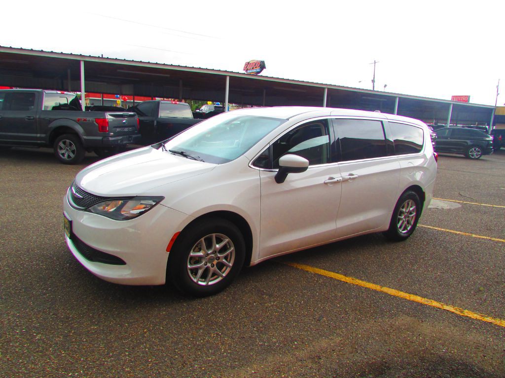2022 Chrysler Voyager Image 10