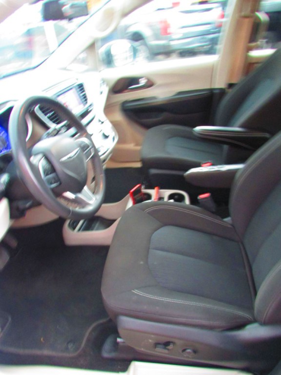 2022 Chrysler Voyager Image 13