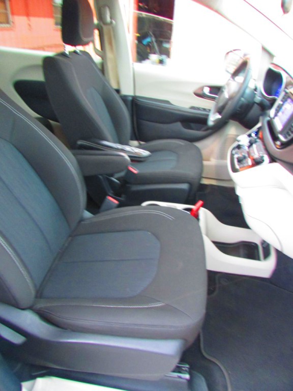 2022 Chrysler Voyager Image 15