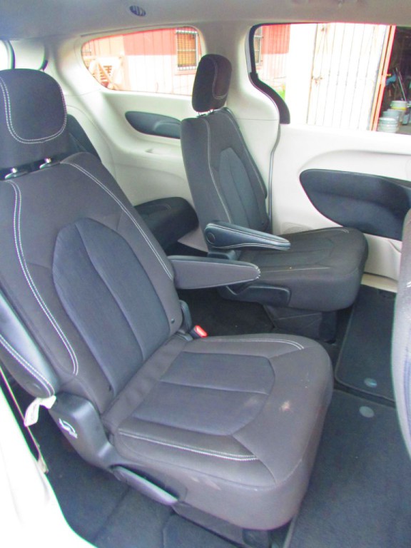 2022 Chrysler Voyager Image 17