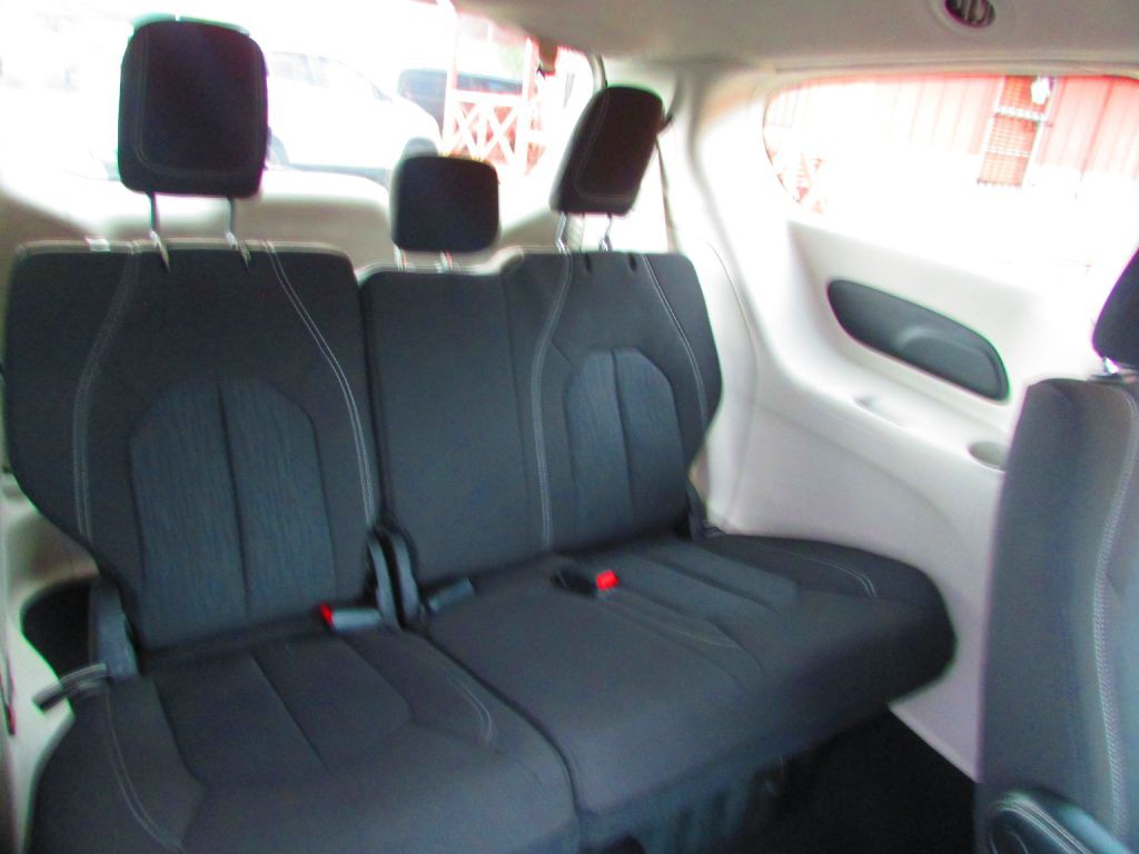 2022 Chrysler Voyager Image 18