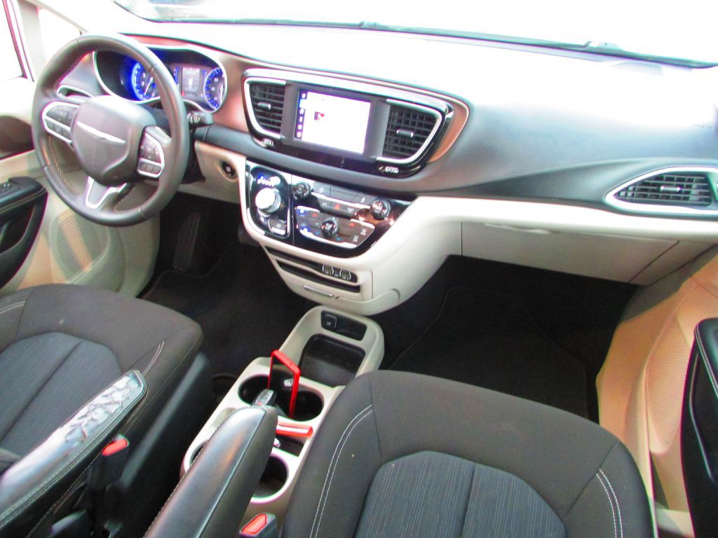 2022 Chrysler Voyager Image 19