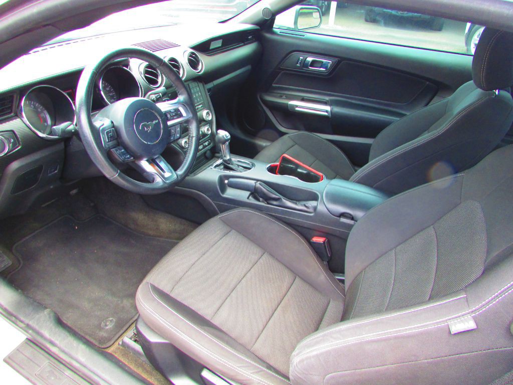 2017 Ford Mustang Image 11
