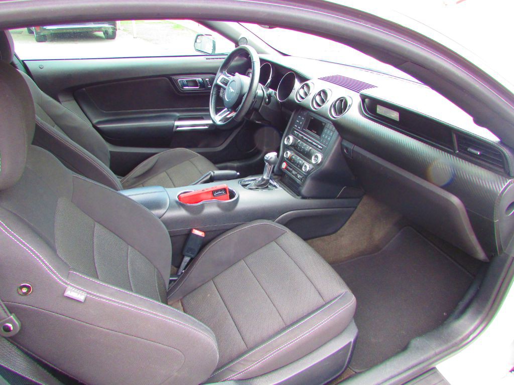 2017 Ford Mustang Image 12