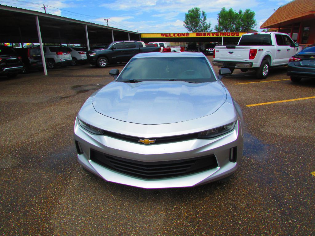 2017 Chevrolet Camaro Image 2