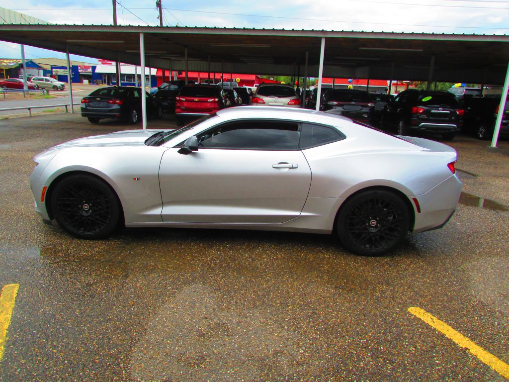 2017 Chevrolet Camaro Image 9