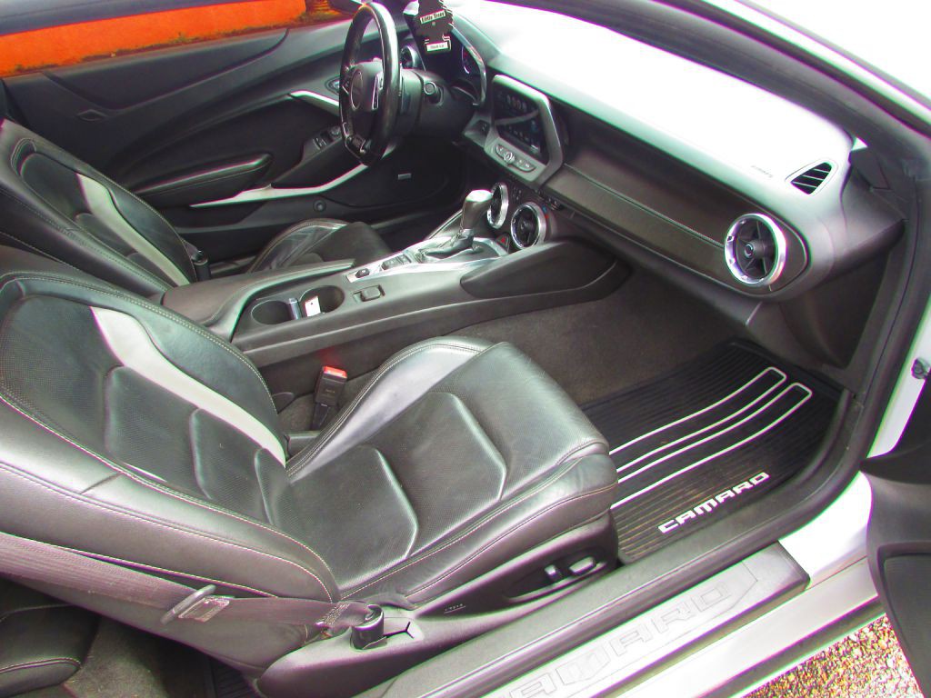 2017 Chevrolet Camaro Image 12