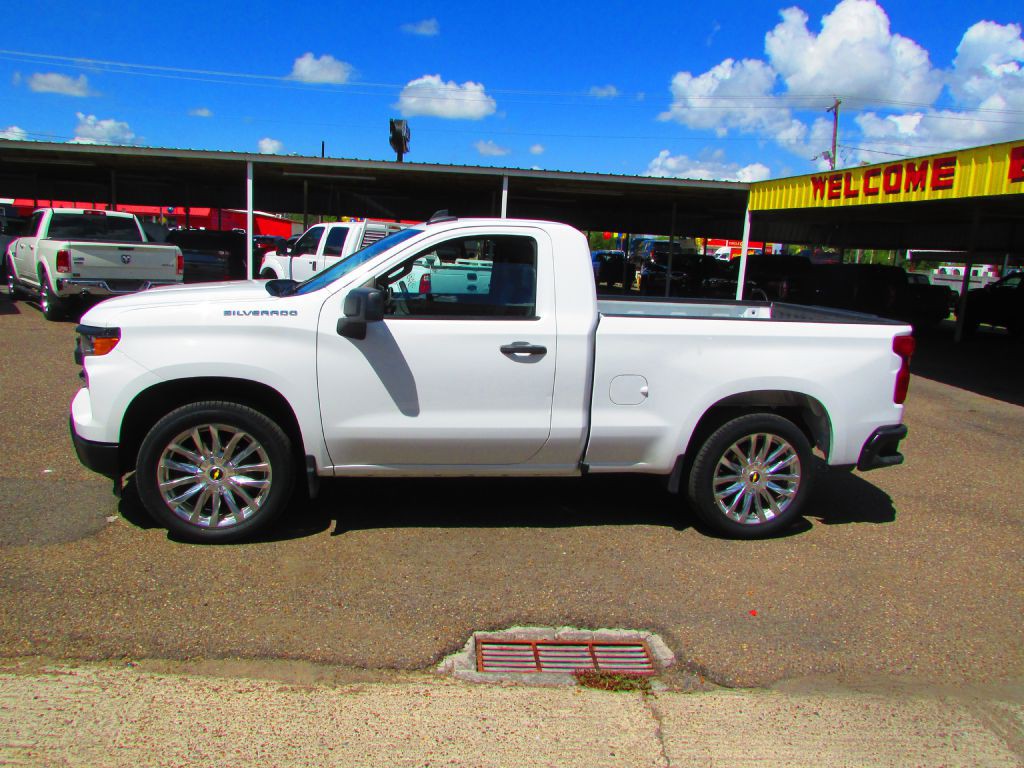 2023 Chevrolet Silverado 1500 Image 2
