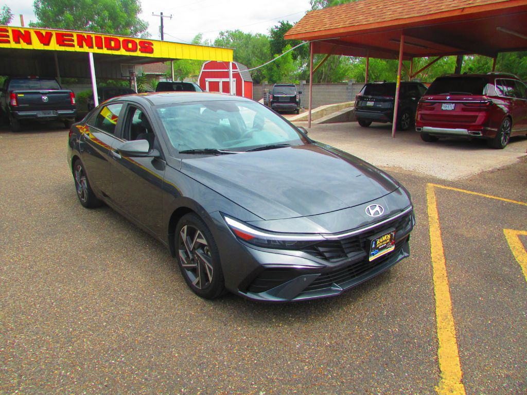 2024 Hyundai Elantra Image 3