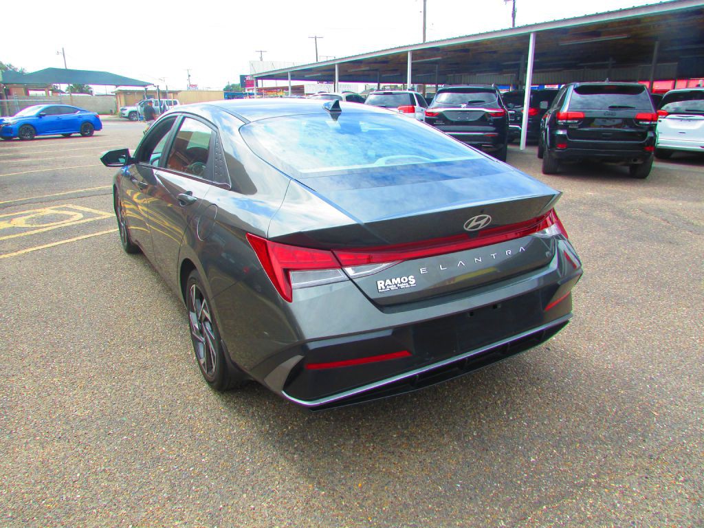2024 Hyundai Elantra Image 8
