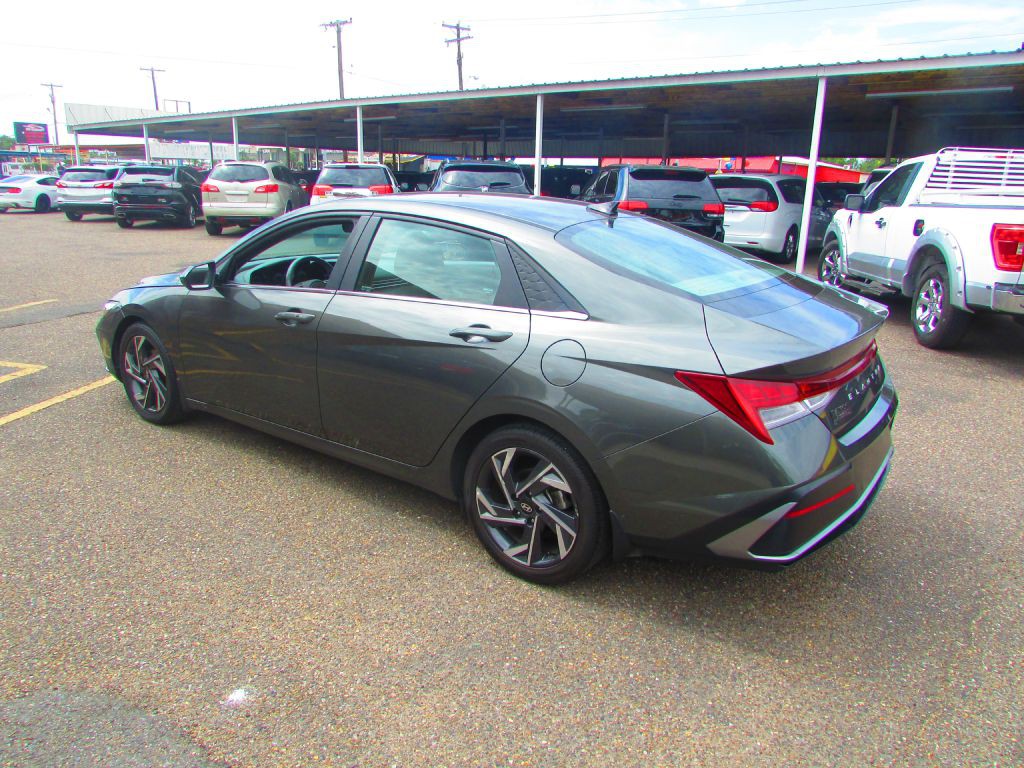 2024 Hyundai Elantra Image 9
