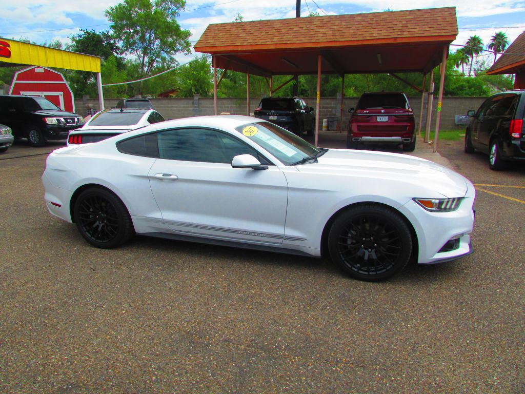 2017 Ford Mustang Image 4
