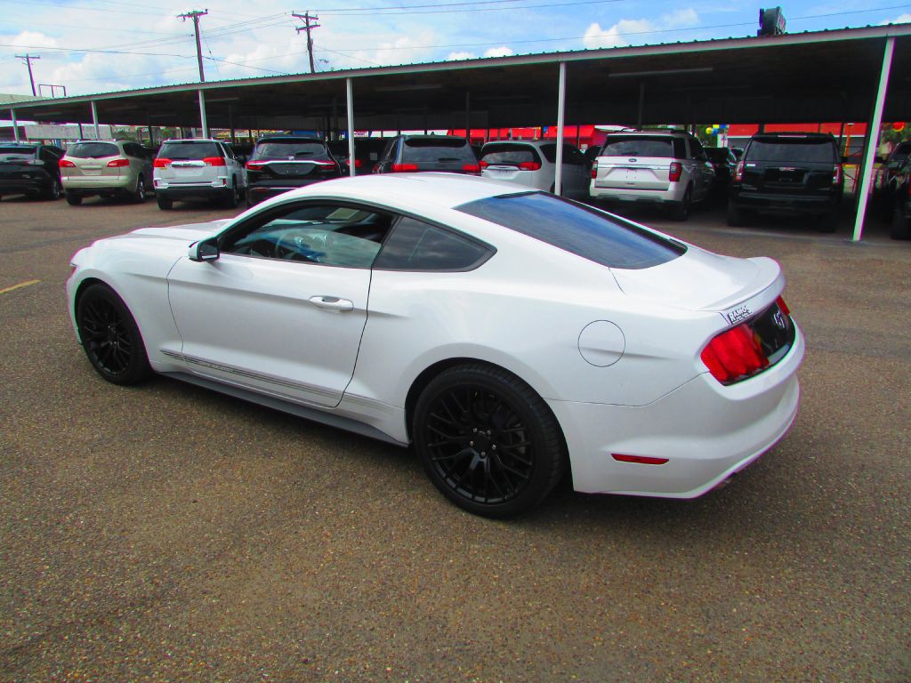 2017 Ford Mustang Image 8