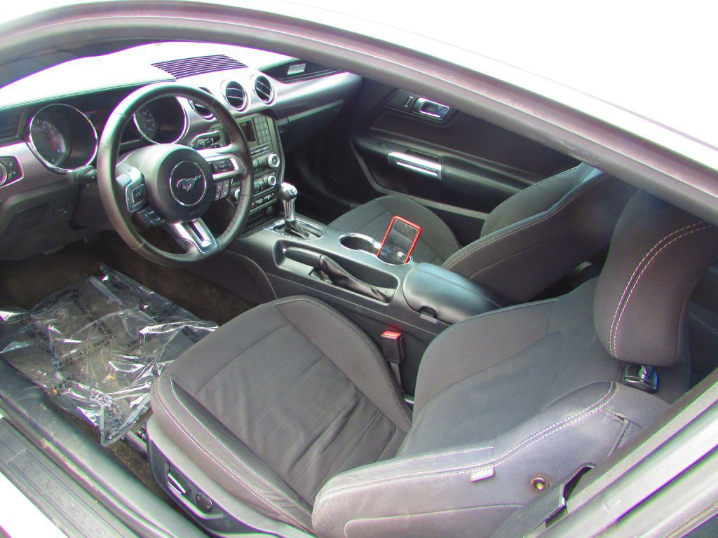 2017 Ford Mustang Image 11