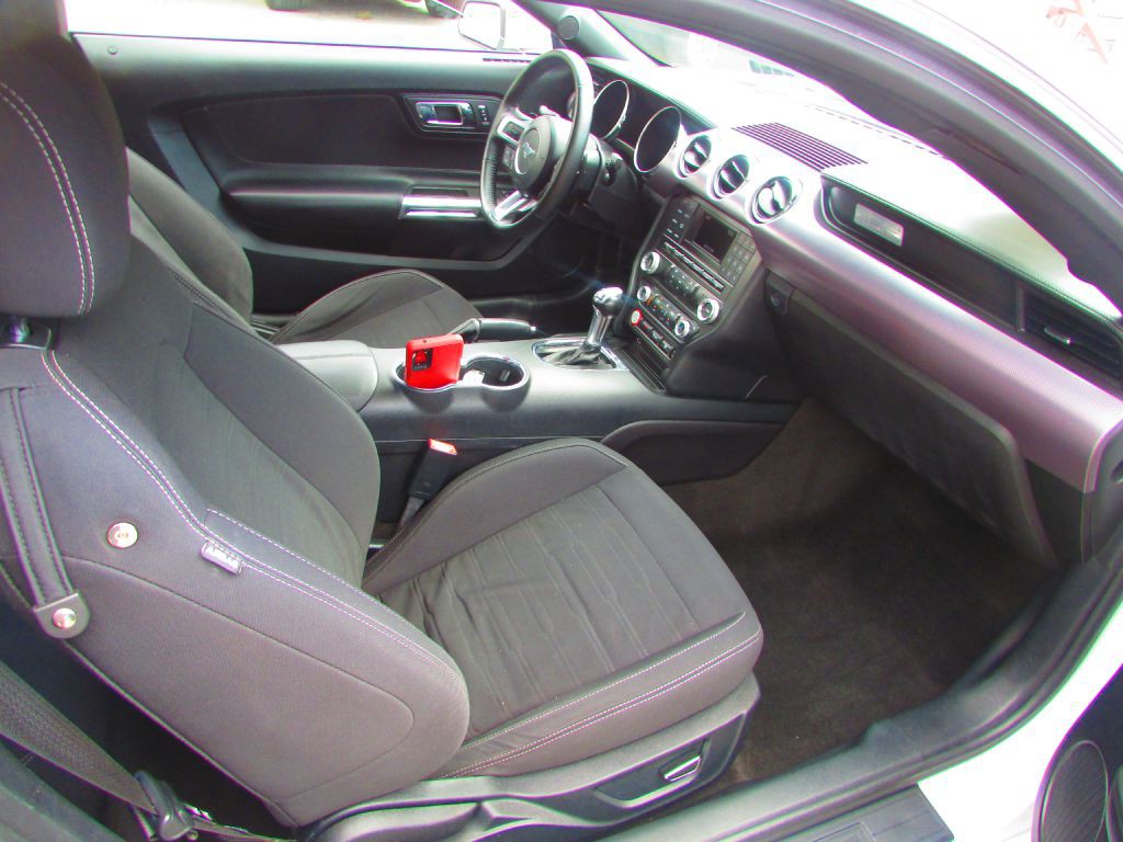 2017 Ford Mustang Image 13