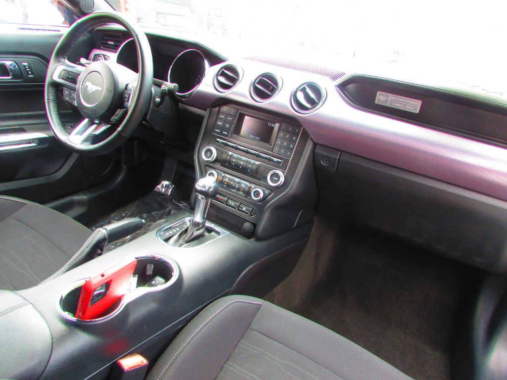 2017 Ford Mustang Image 14