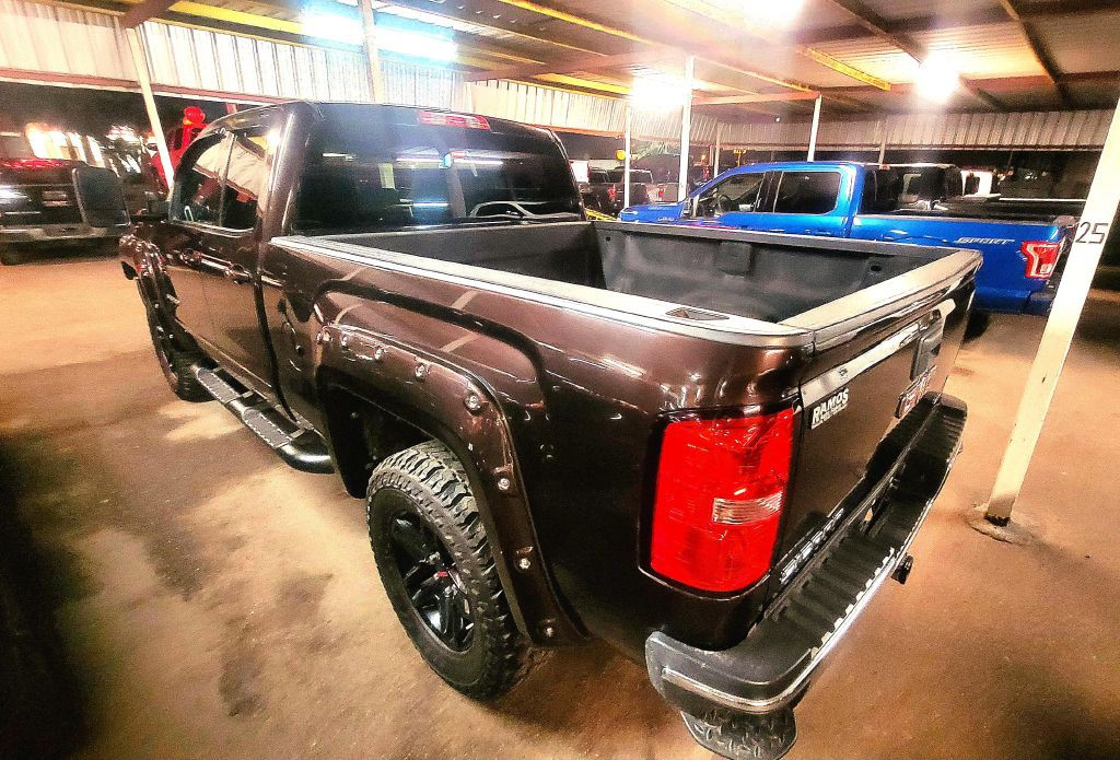 2016 GMC Sierra Image 2