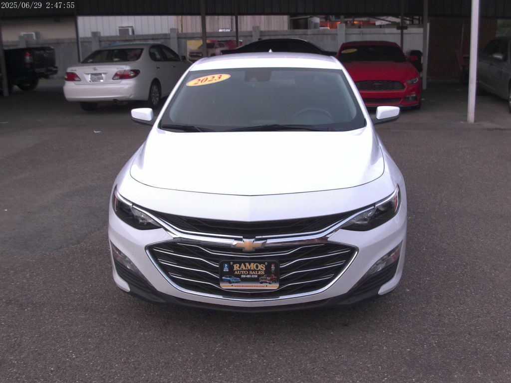 2023 Chevrolet Malibu Image 2