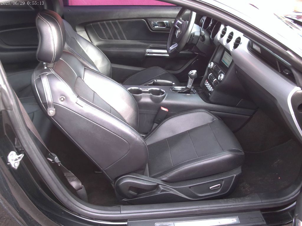 2017 Ford Mustang Image 12