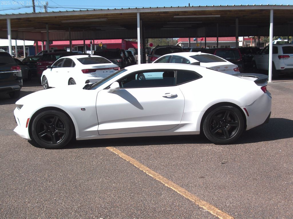 2017 Chevrolet Camaro Image 8