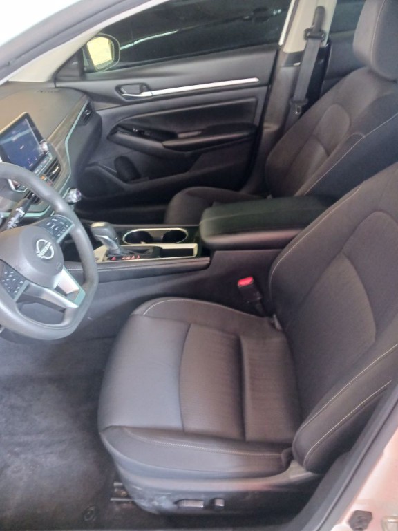 2023 Nissan Altima Image 10