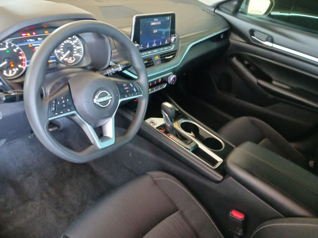 2023 Nissan Altima Image 11