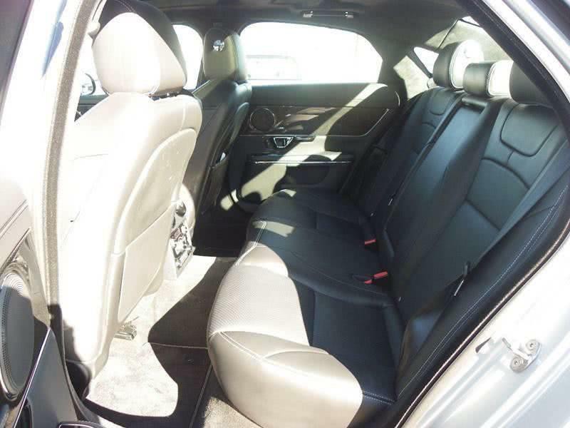 2015 Jaguar XJ Image 6