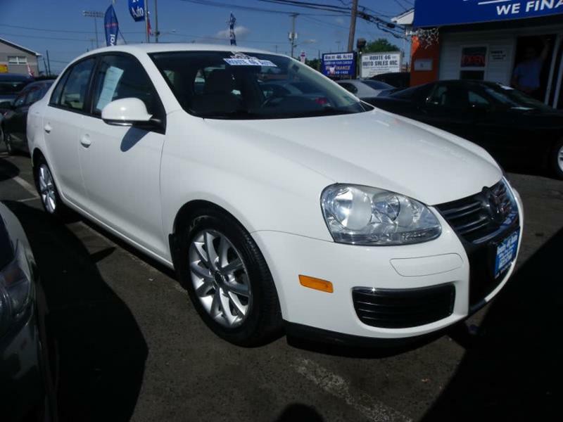 2010 Volkswagen Jetta Image 2