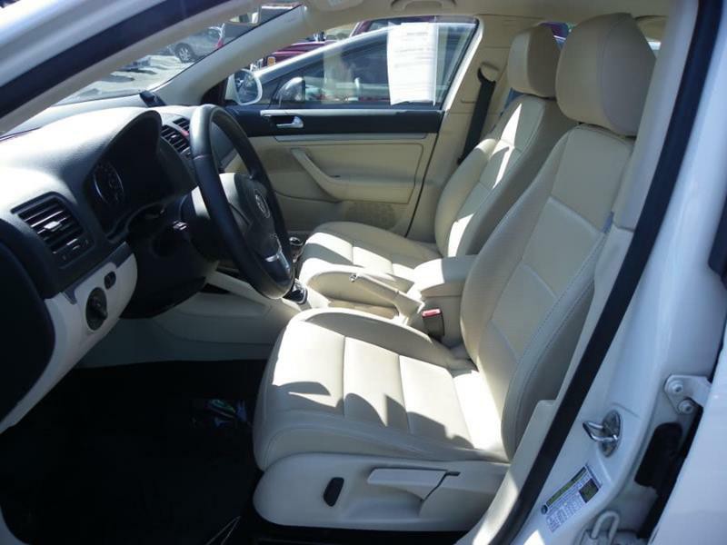 2010 Volkswagen Jetta Image 5