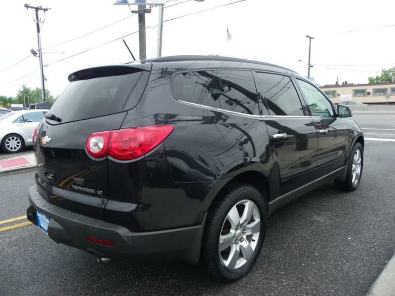 2010 Chevrolet Traverse Image 3