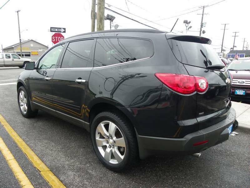 2010 Chevrolet Traverse Image 4