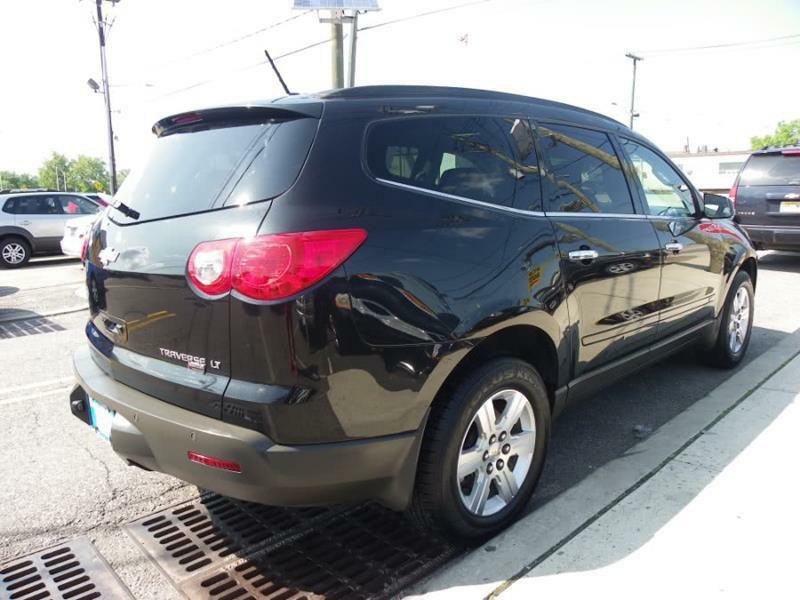 2010 Chevrolet Traverse Image 3