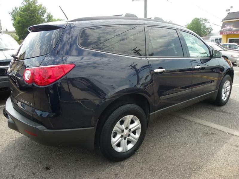 2011 Chevrolet Traverse Image 3