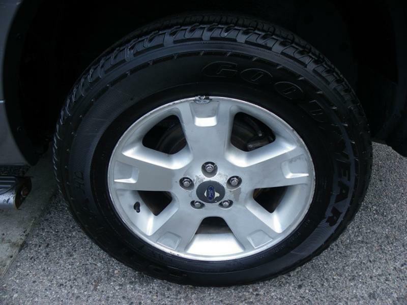 2002 Ford Explorer Image 13