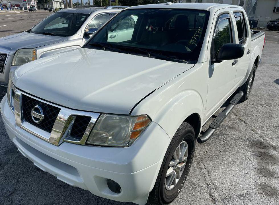 2015 Nissan Frontier Image 2