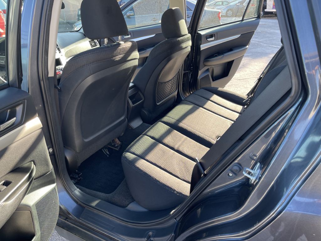 2011 Subaru Outback Image 11