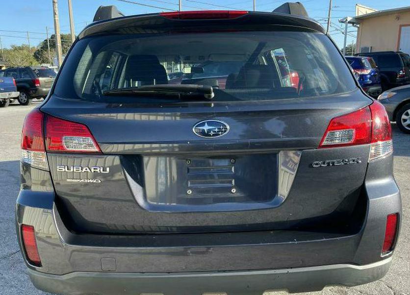 2011 Subaru Outback Image 13