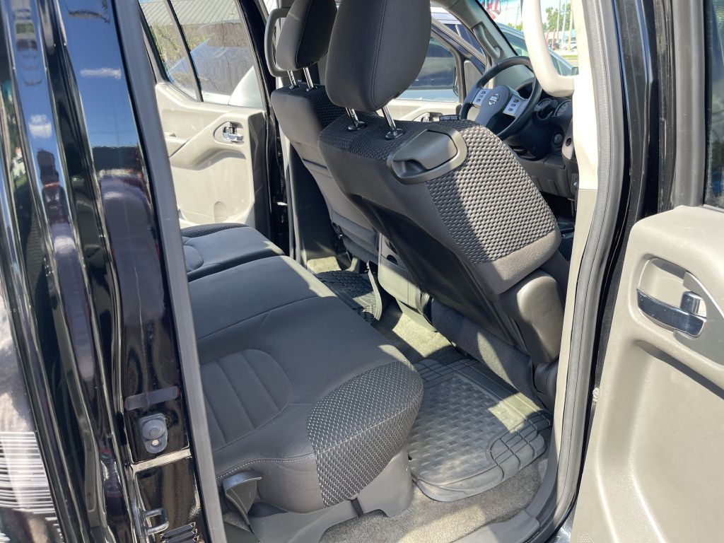 2012 Nissan Frontier Image 5