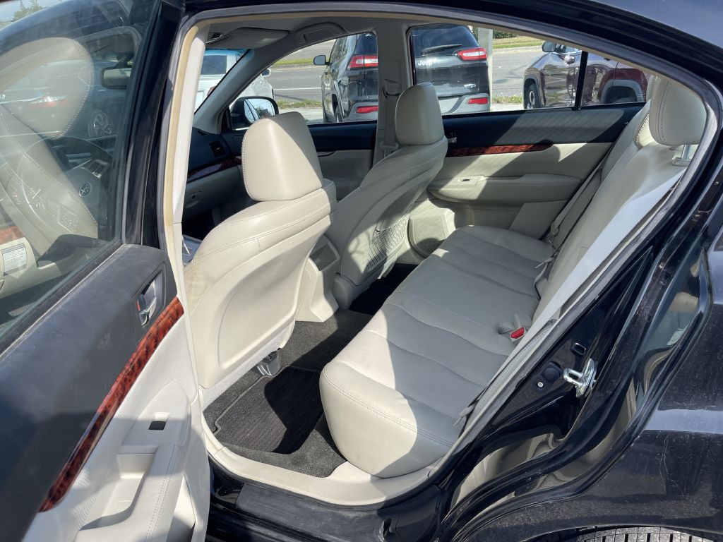 2012 Subaru Legacy Image 8