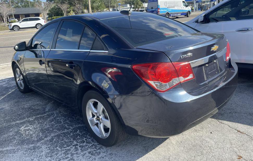 2015 Chevrolet Cruze Image 2