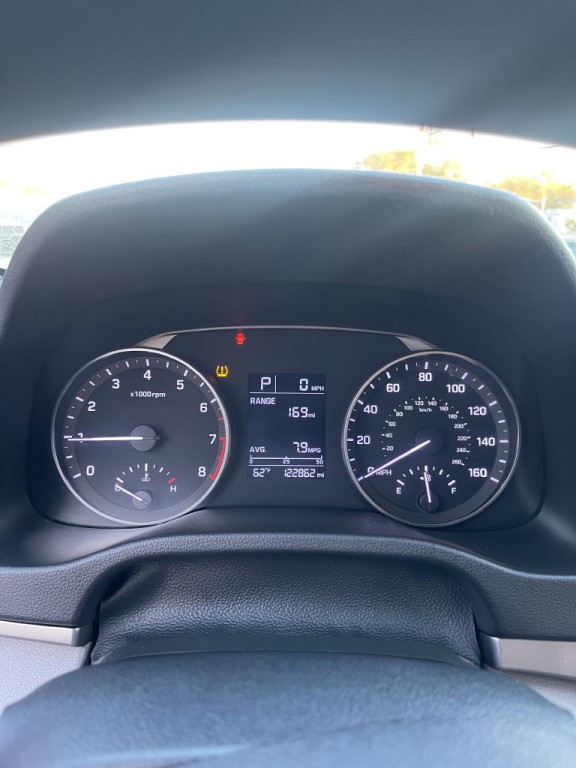 2017 Hyundai Elantra Image 8