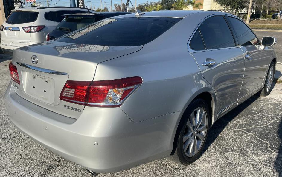 2010 Lexus ES Image 2