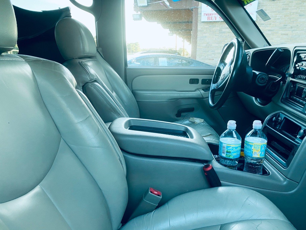 2003 Chevrolet Tahoe Image 8