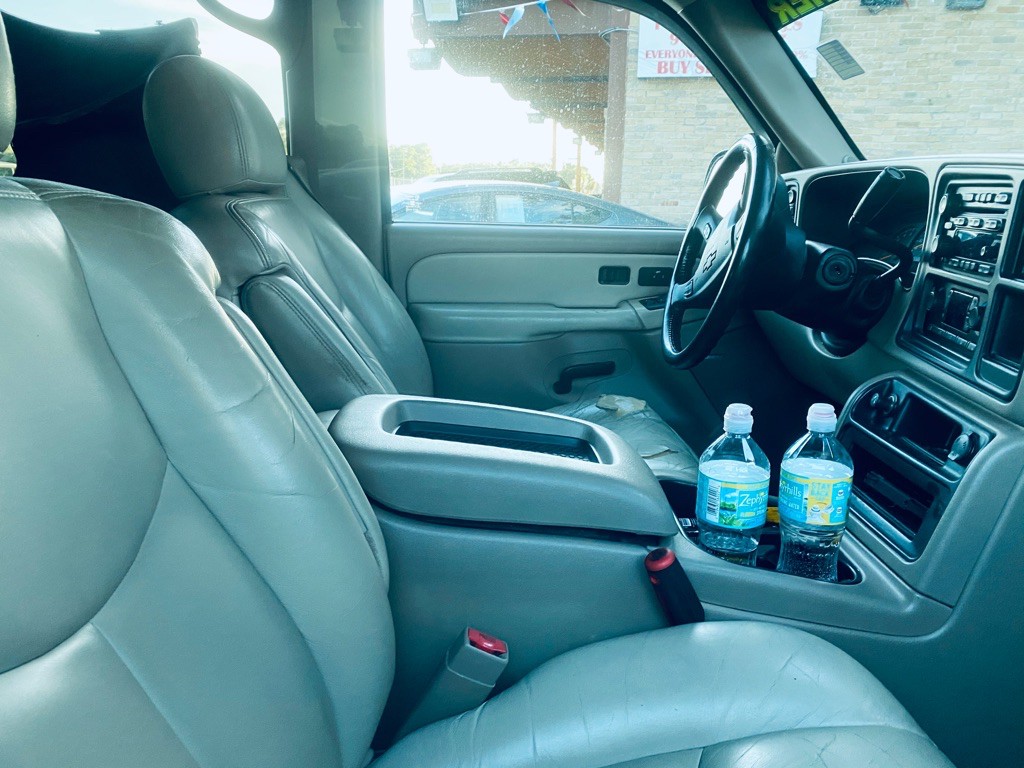 2003 Chevrolet Tahoe Image 11
