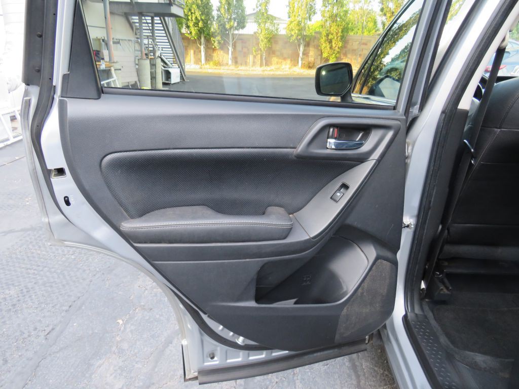 2015 Subaru Forester Image 10
