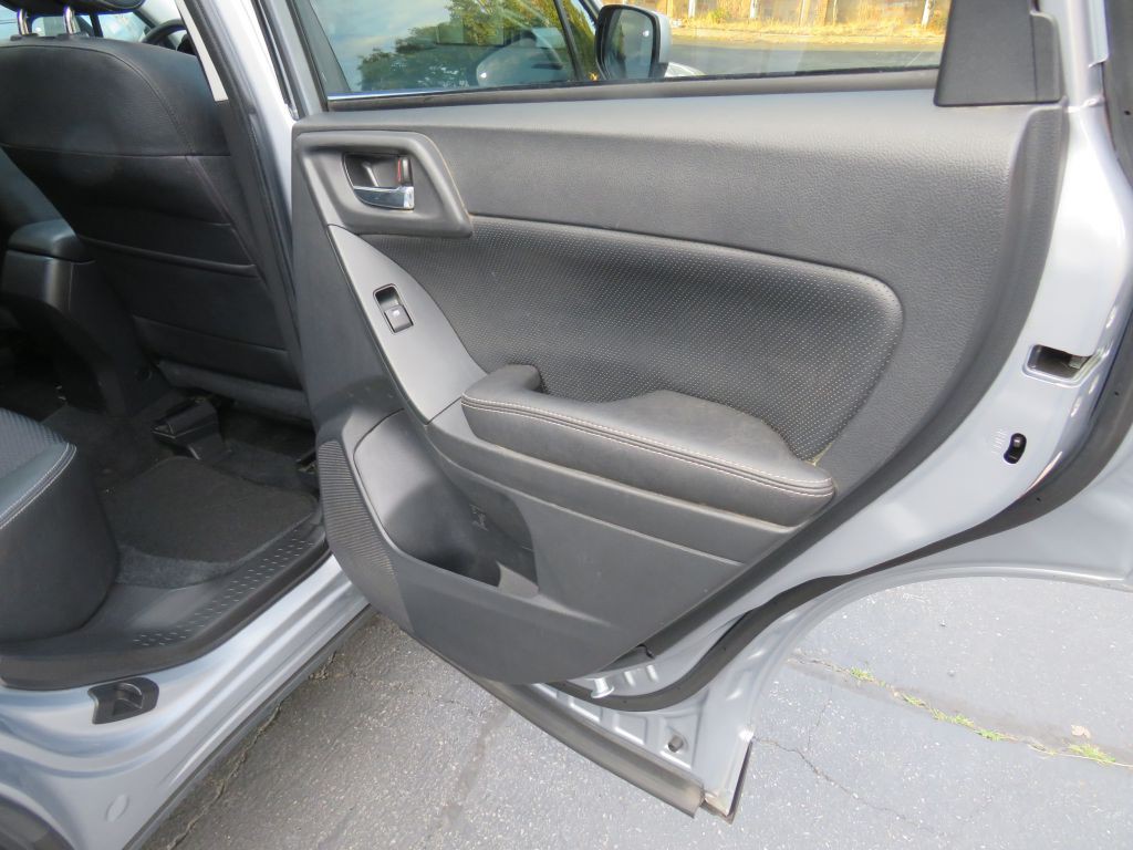2015 Subaru Forester Image 12