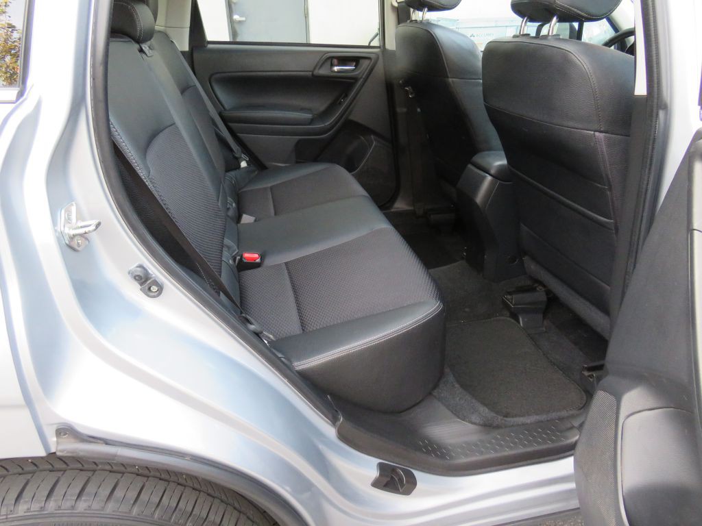 2015 Subaru Forester Image 13