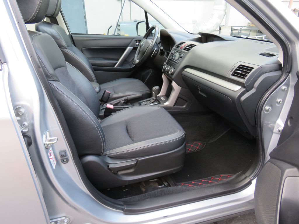 2015 Subaru Forester Image 15
